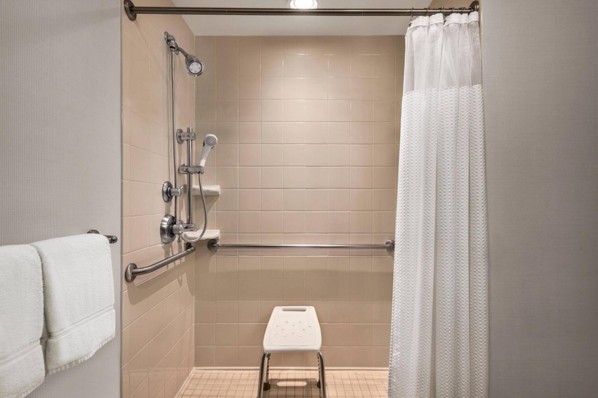 Courtyard By Marriott Madison West / Middleton Hotell Eksteriør bilde